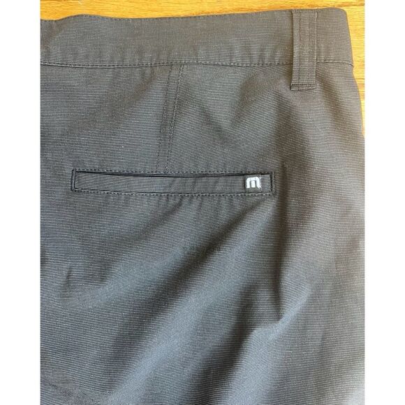Travis Mathew Beck Shorts Black 81% polyester, 13% cotton, 6% spandex Size 38 - Picture 10 of 11
